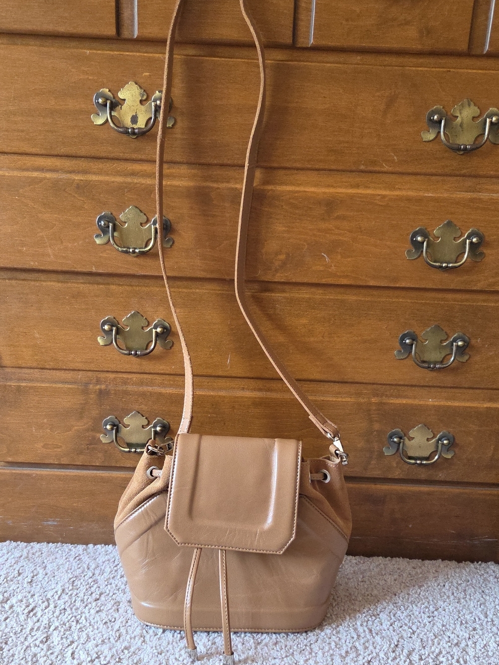 TOPSHOP Real Leather Crossbody Bucket Bag in Tan